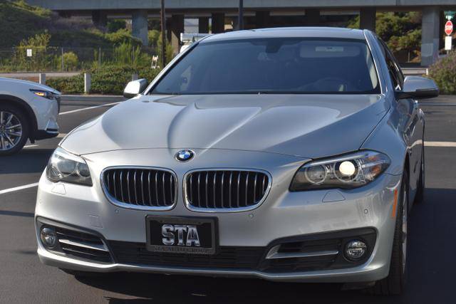 2016 BMW 5 Series 528i RWD photo