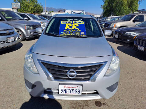 2015 Nissan Versa SV FWD photo