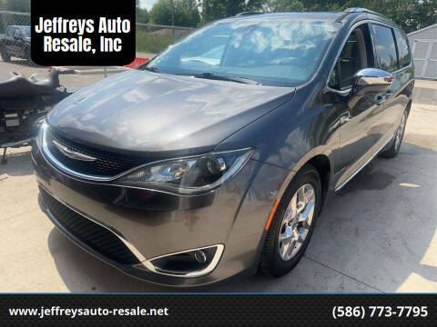 2017 Chrysler Pacifica Minivan Limited FWD photo