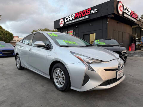 2016 Toyota Prius Three FWD photo
