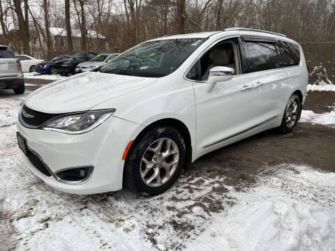 2017 Chrysler Pacifica Minivan Limited FWD photo