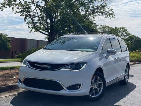 2017 Chrysler Pacifica Minivan Limited FWD photo