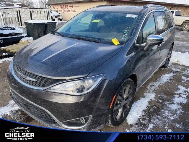 2017 Chrysler Pacifica Minivan Limited FWD photo