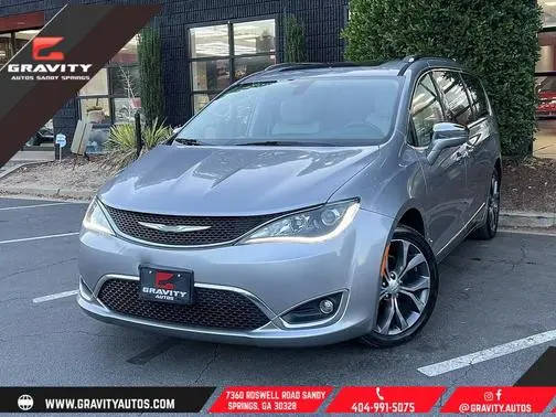 2017 Chrysler Pacifica Minivan Limited FWD photo