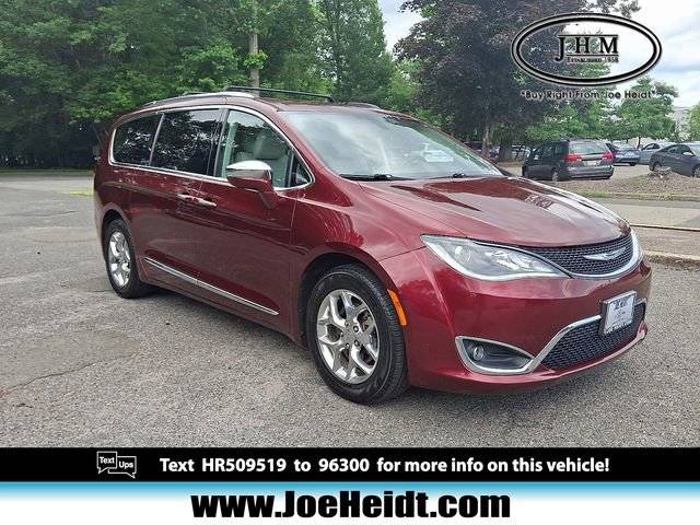 2017 Chrysler Pacifica Minivan Limited FWD photo