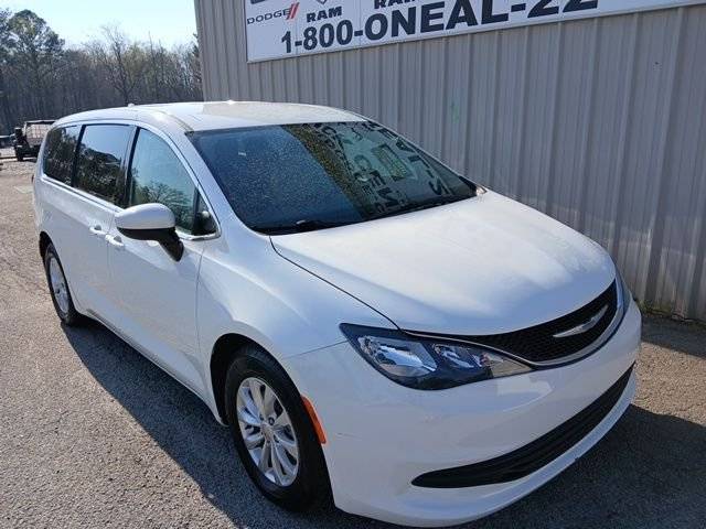 2017 Chrysler Pacifica Minivan Touring FWD photo