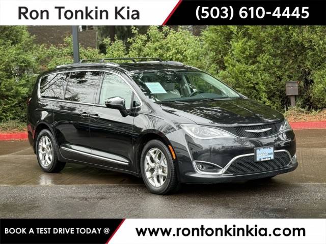 2017 Chrysler Pacifica Minivan Limited FWD photo