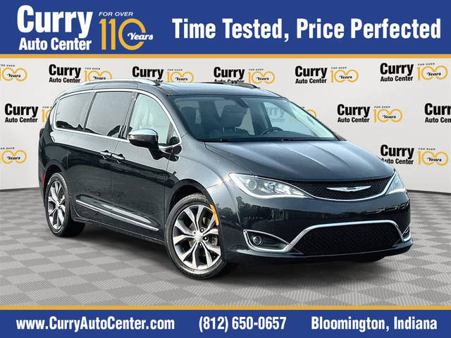 2017 Chrysler Pacifica Minivan Limited FWD photo