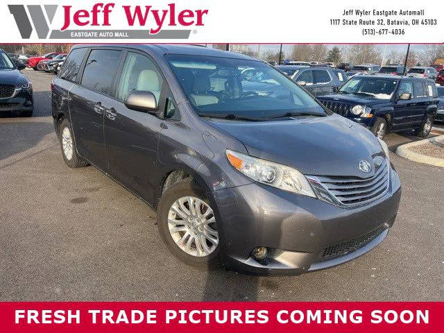 2016 Toyota Sienna XLE Premium FWD photo