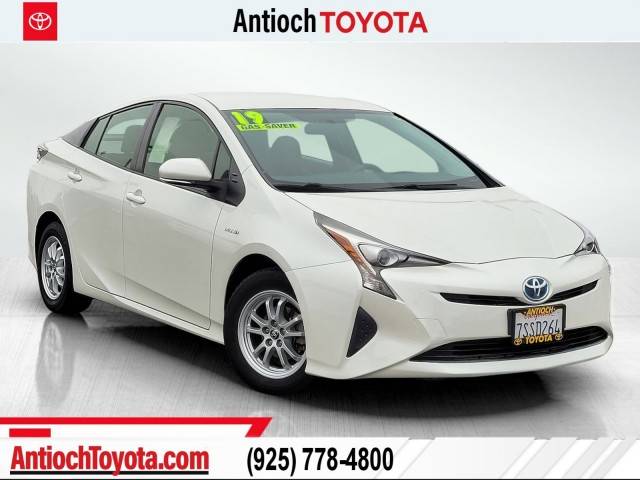 2016 Toyota Prius Two FWD photo
