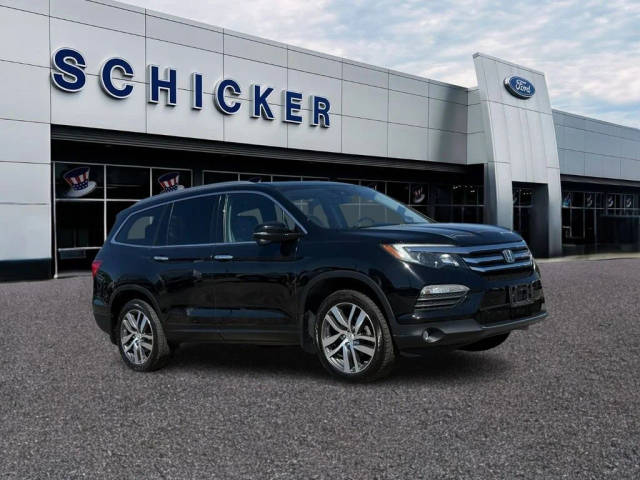 2016 Honda Pilot Touring AWD photo