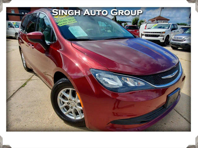 2017 Chrysler Pacifica Minivan Touring FWD photo