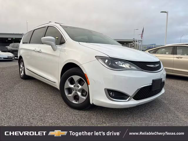 2017 Chrysler Pacifica Minivan Touring-L Plus FWD photo