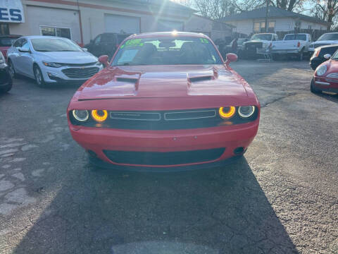 2015 Dodge Challenger SXT RWD photo