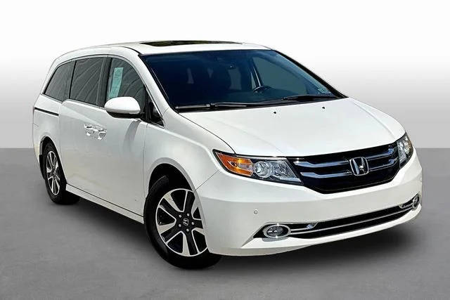 2016 Honda Odyssey Touring Elite FWD photo