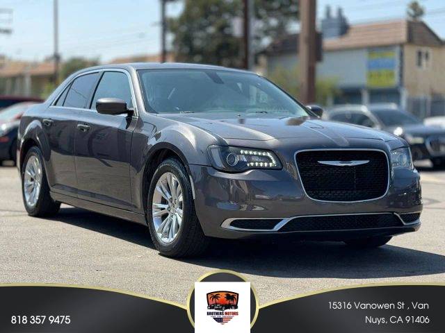 2015 Chrysler 300 Limited RWD photo