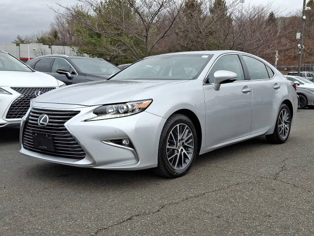 2016 Lexus ES  FWD photo