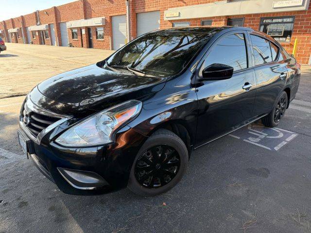 2016 Nissan Versa SV FWD photo