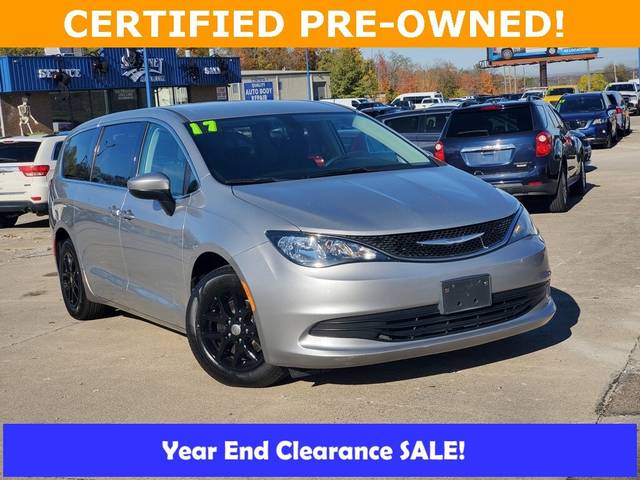 2017 Chrysler Pacifica Minivan Touring FWD photo