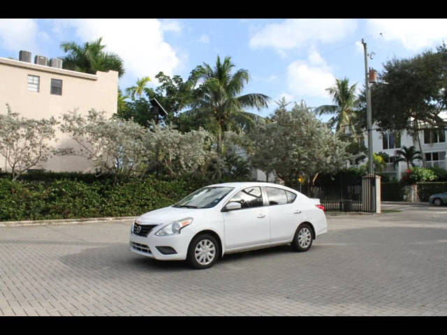 2016 Nissan Versa SV FWD photo