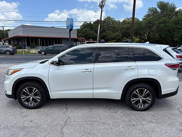 2016 Toyota Highlander XLE FWD photo
