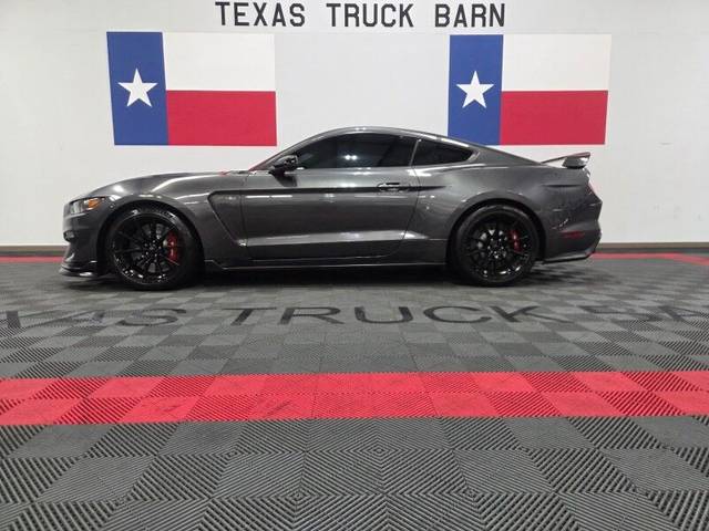 2016 Ford Mustang Shelby GT350 RWD photo