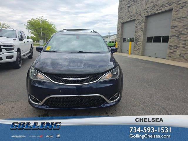 2017 Chrysler Pacifica Minivan Touring-L FWD photo