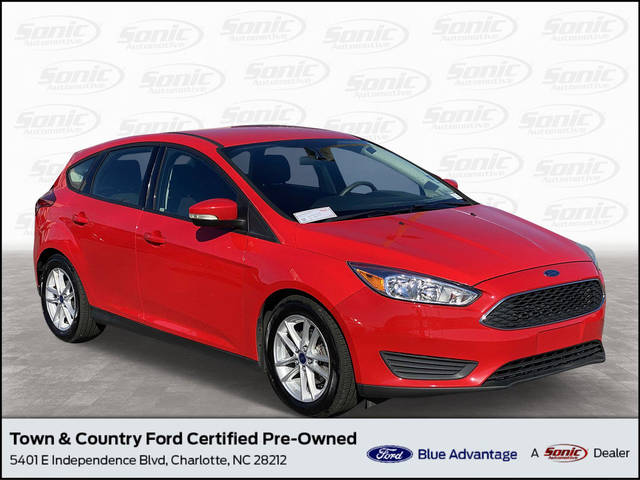 2016 Ford Focus SE FWD photo