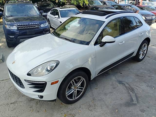 2016 Porsche Macan S AWD photo