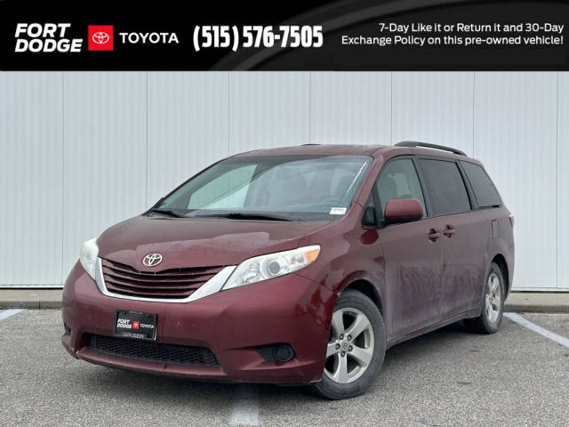 2015 Toyota Sienna LE FWD photo