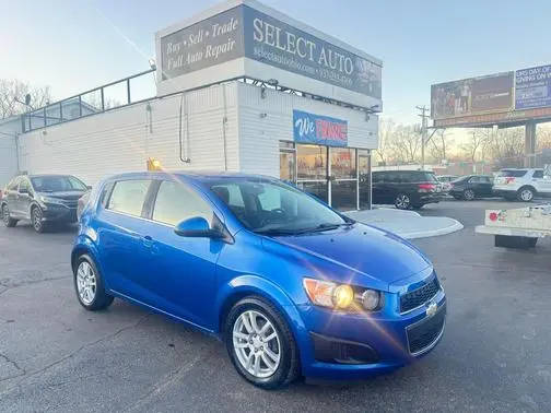 2016 Chevrolet Sonic LT FWD photo