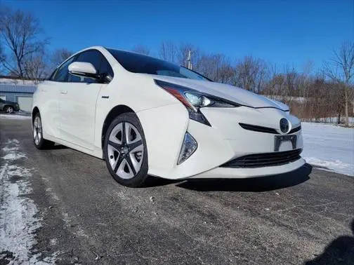 2016 Toyota Prius Three Touring FWD photo