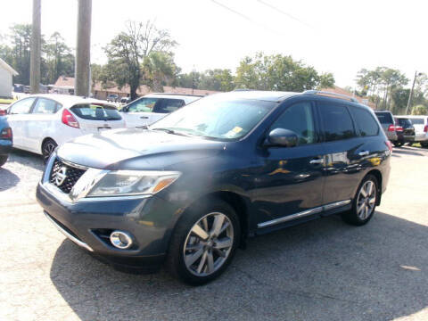 2016 Nissan Pathfinder Platinum FWD photo