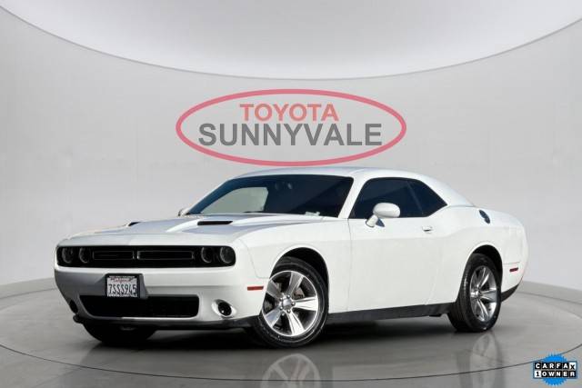 2016 Dodge Challenger SXT RWD photo