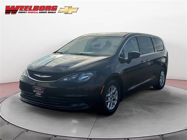 2017 Chrysler Pacifica Minivan Touring FWD photo