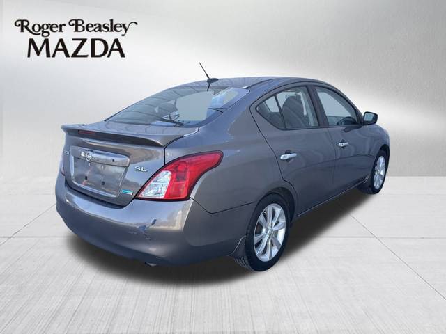 2015 Nissan Versa SL FWD photo