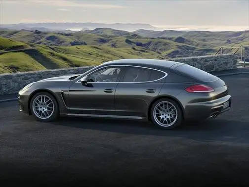 2016 Porsche Panamera GTS AWD photo