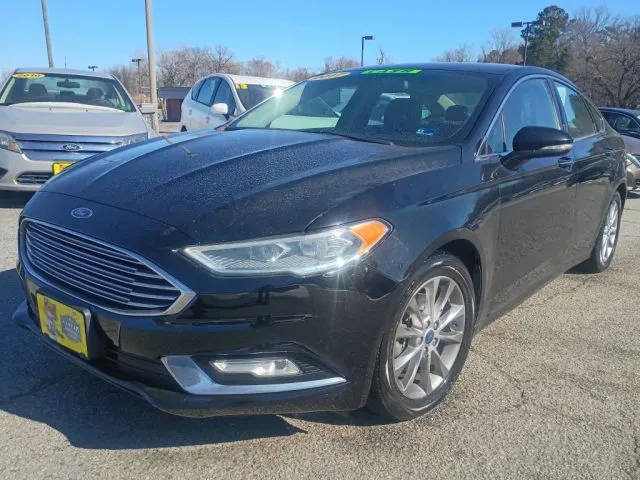 2017 Ford Fusion SE FWD photo