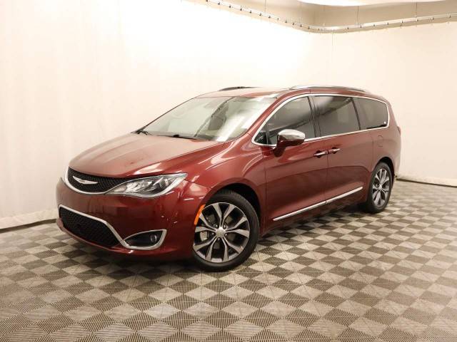 2017 Chrysler Pacifica Minivan Limited FWD photo