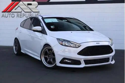 2016 Ford Focus ST FWD photo