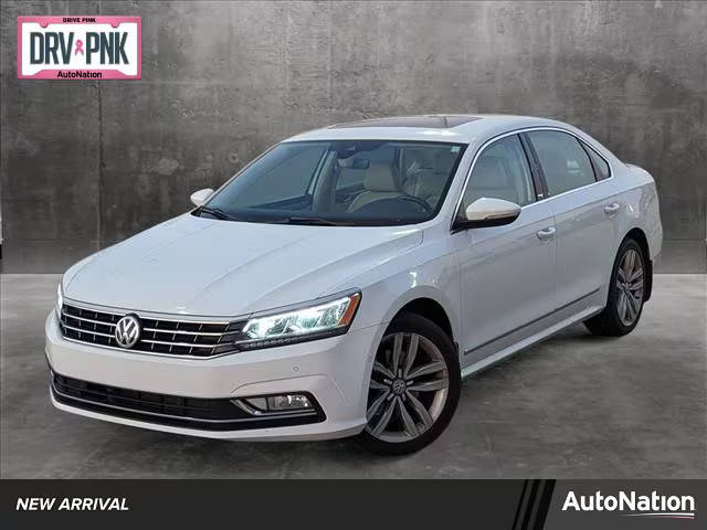 2016 Volkswagen Passat 3.6L V6 SEL Premium FWD photo