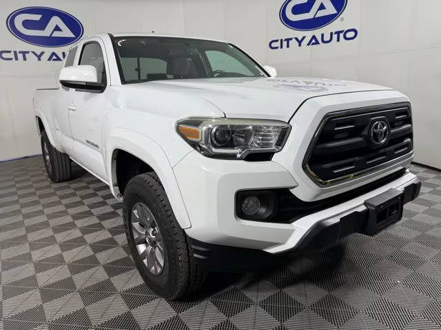 2016 Toyota Tacoma SR5 4WD photo