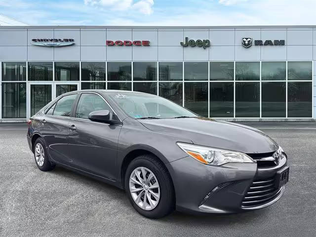 2016 Toyota Camry LE FWD photo