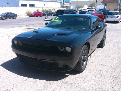 2015 Dodge Challenger SXT RWD photo