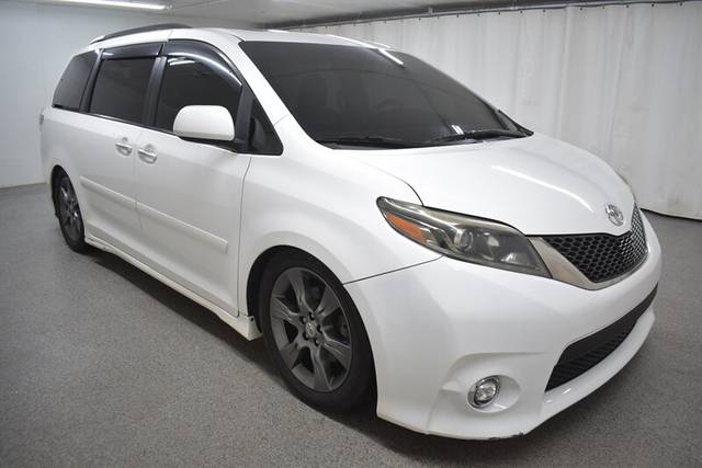 2016 Toyota Sienna SE FWD photo