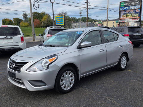 2016 Nissan Versa SV FWD photo