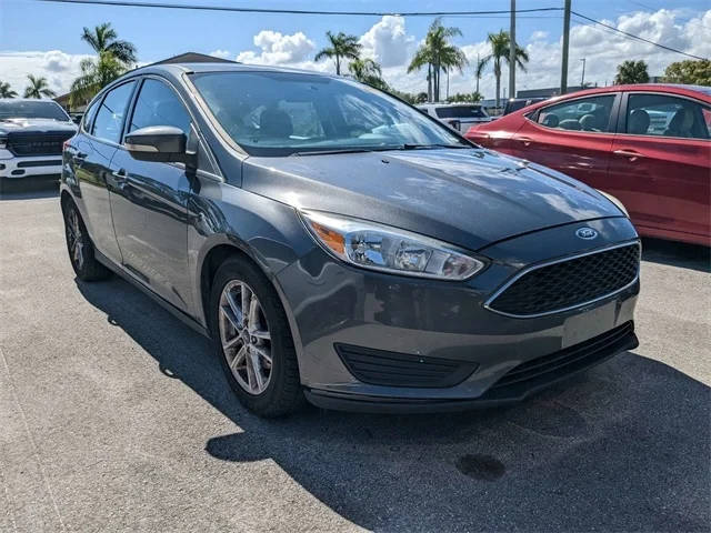 2016 Ford Focus SE FWD photo