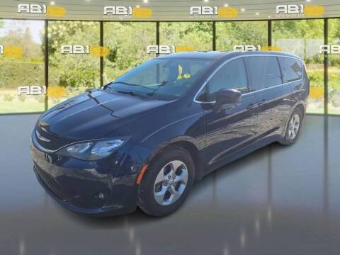 2017 Chrysler Pacifica Minivan LX FWD photo