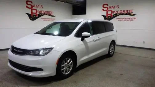 2017 Chrysler Pacifica Minivan Touring FWD photo
