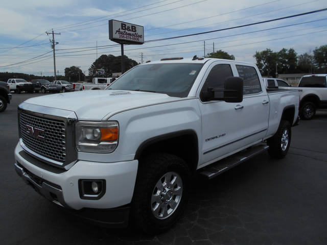 2015 GMC Sierra 2500HD Denali 4WD photo